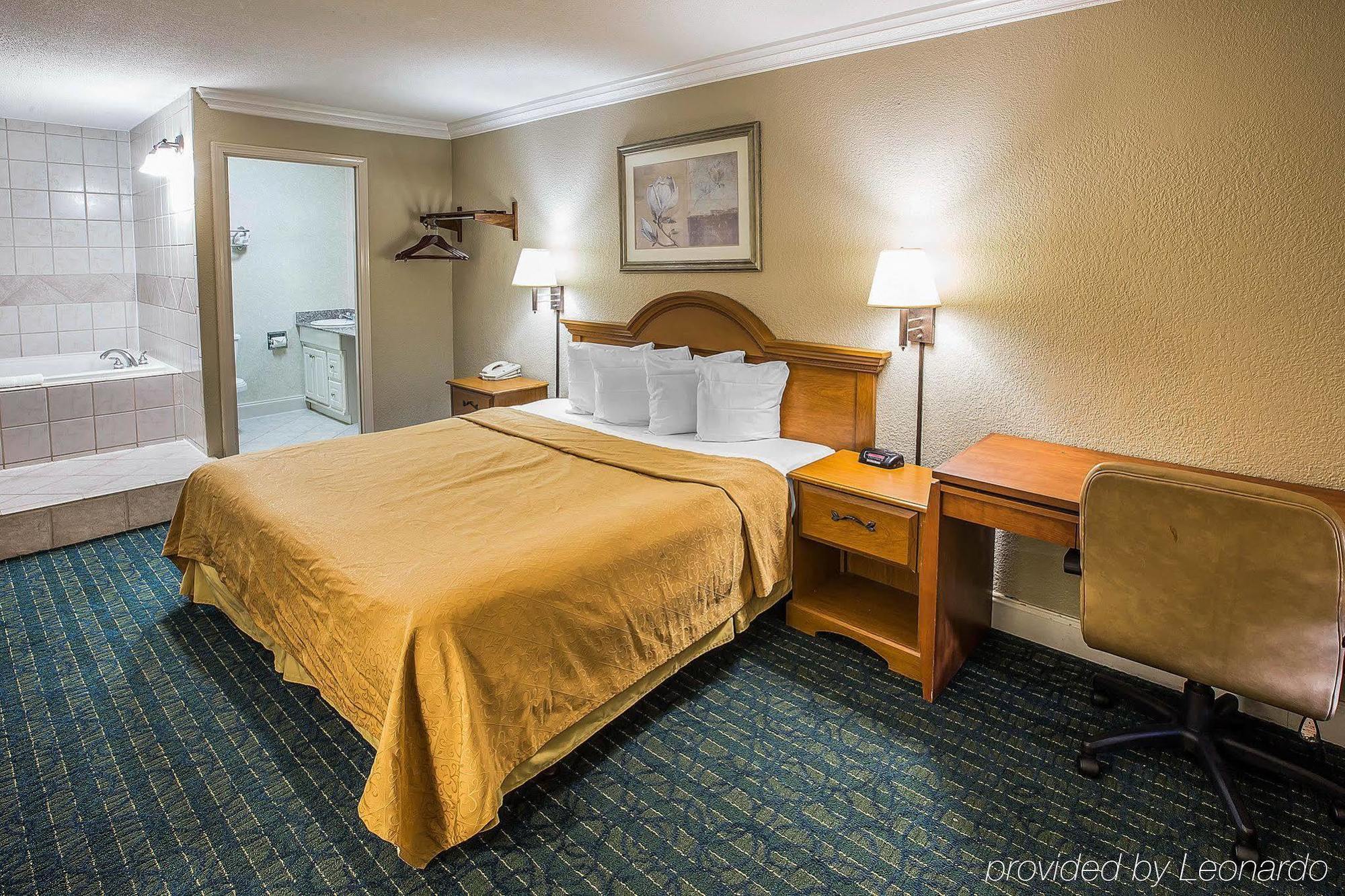 Greenville Inn & Suites Εξωτερικό φωτογραφία